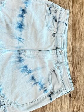 American Eagle Tie Dye Denim Shorts High Rise Frayed Hem Size 8